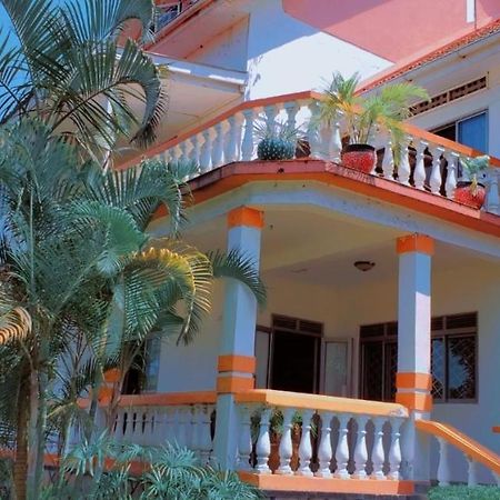 La Feve Beach Bed And Breakfast Entebbe 恩德培 外观 照片