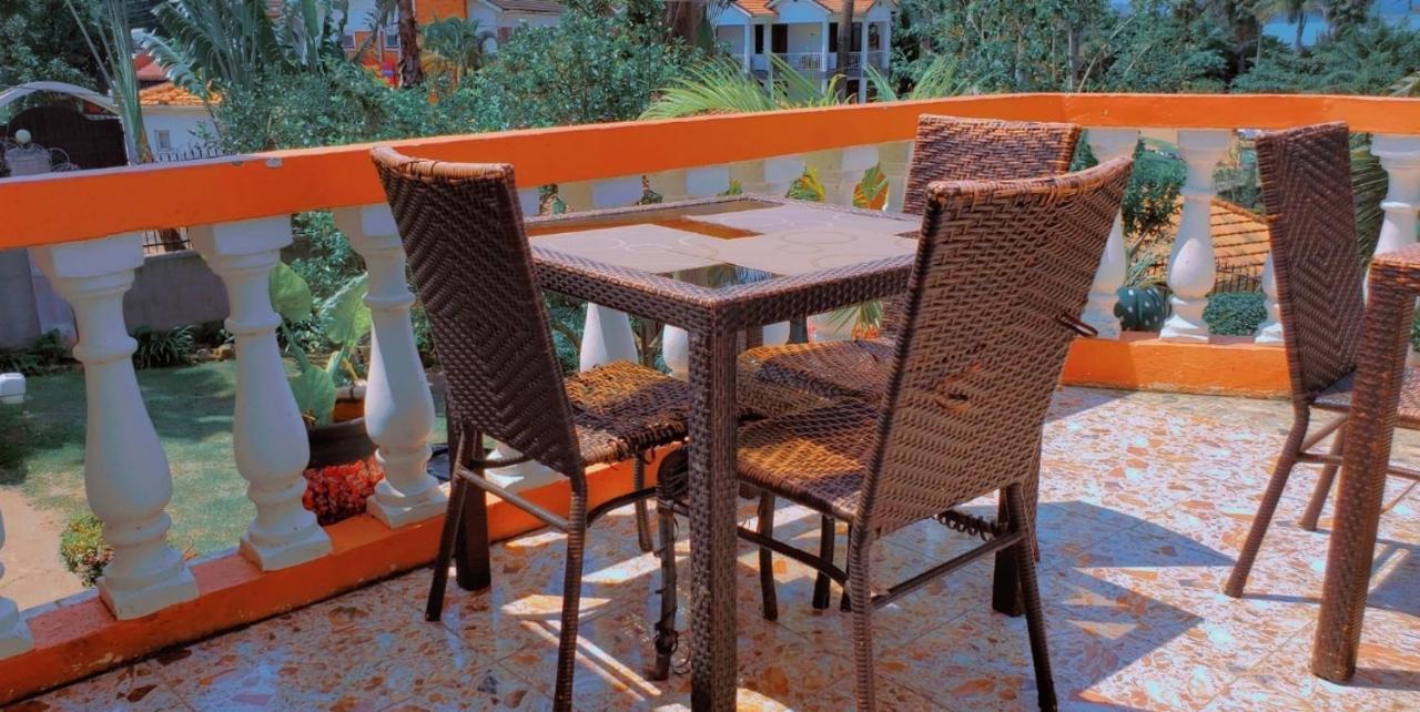 La Feve Beach Bed And Breakfast Entebbe 恩德培 外观 照片