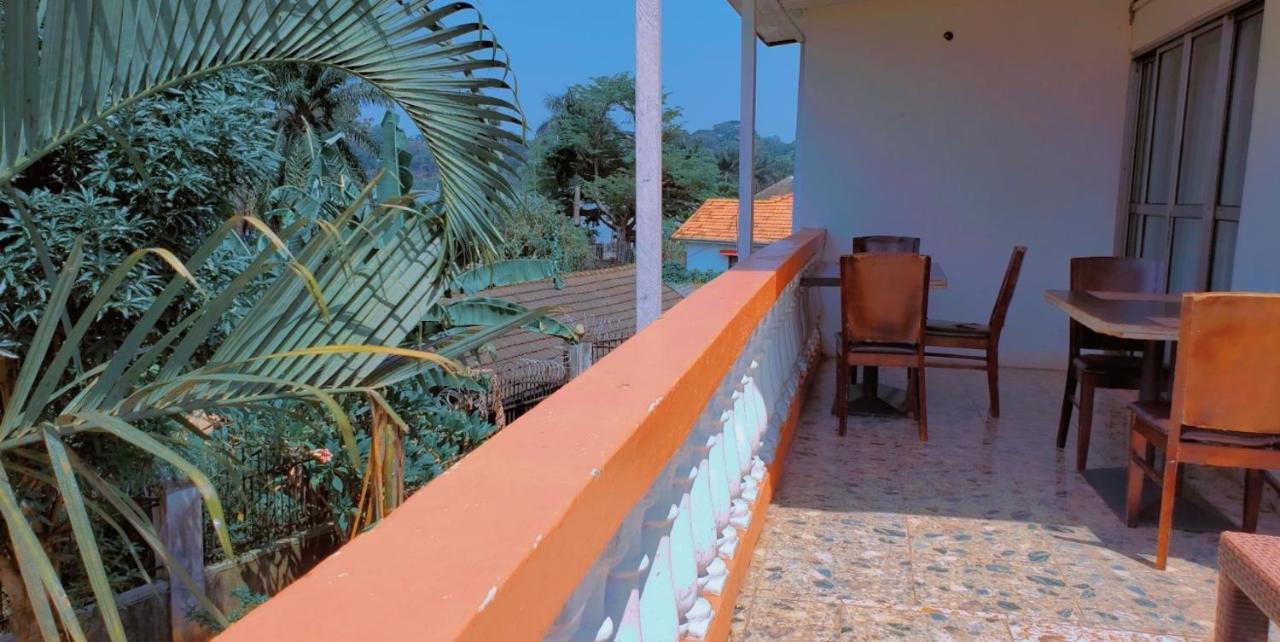 La Feve Beach Bed And Breakfast Entebbe 恩德培 外观 照片