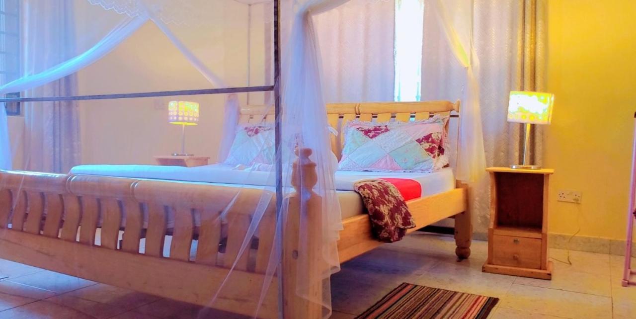 La Feve Beach Bed And Breakfast Entebbe 恩德培 外观 照片