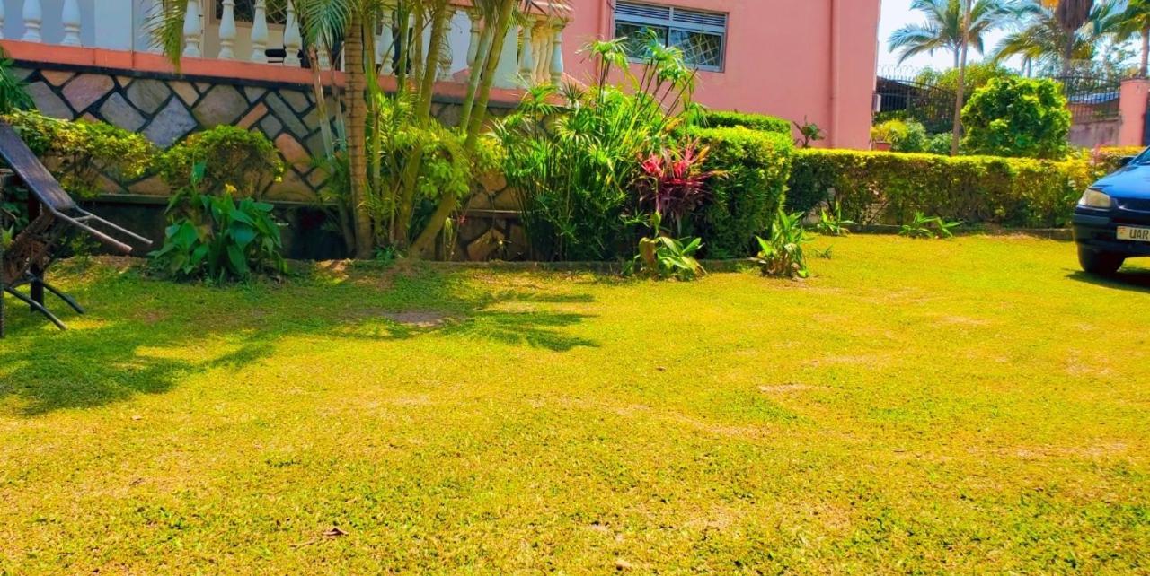 La Feve Beach Bed And Breakfast Entebbe 恩德培 外观 照片