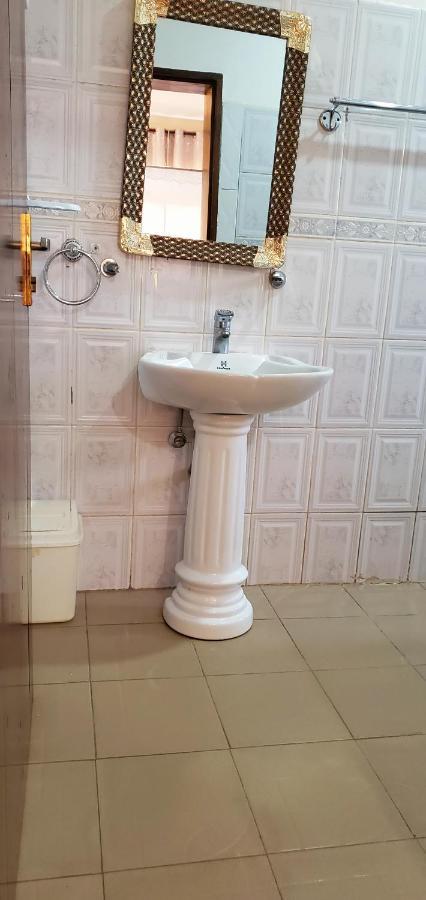 La Feve Beach Bed And Breakfast Entebbe 恩德培 外观 照片