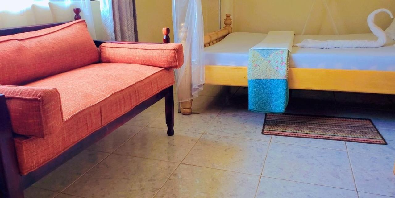 La Feve Beach Bed And Breakfast Entebbe 恩德培 外观 照片