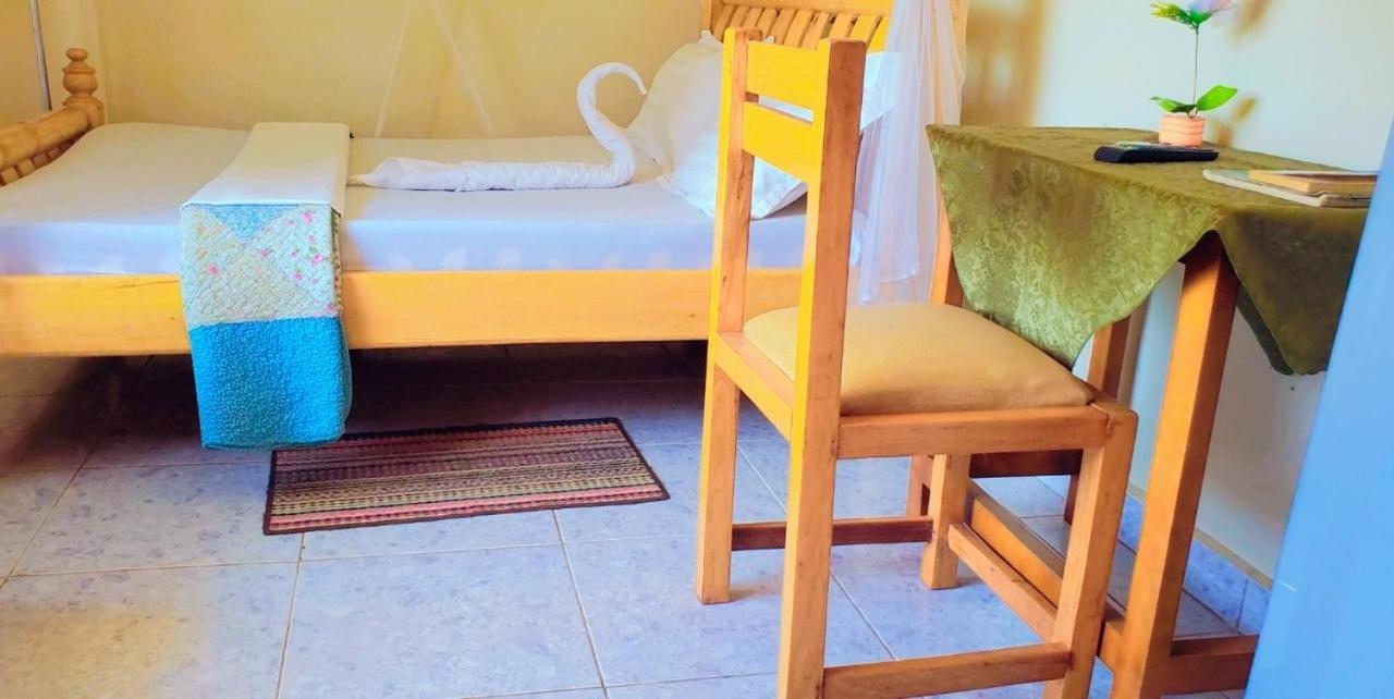 La Feve Beach Bed And Breakfast Entebbe 恩德培 外观 照片