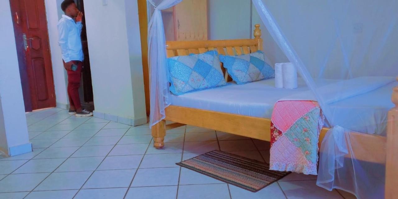 La Feve Beach Bed And Breakfast Entebbe 恩德培 外观 照片