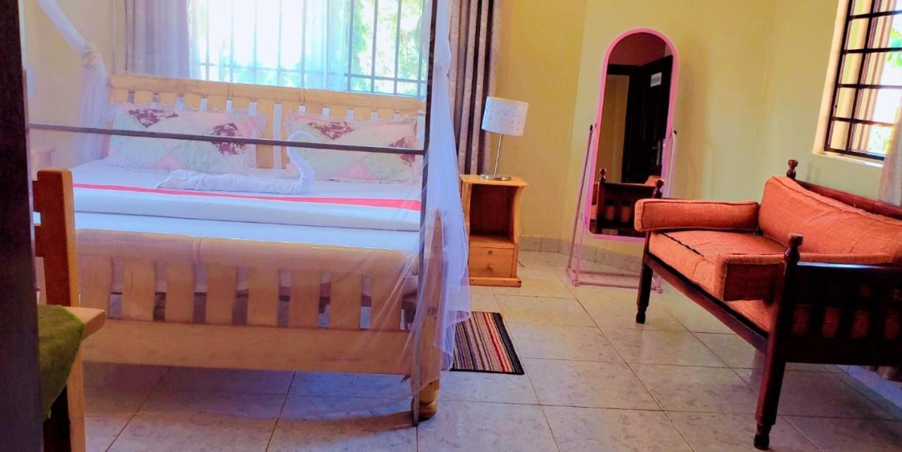La Feve Beach Bed And Breakfast Entebbe 恩德培 外观 照片