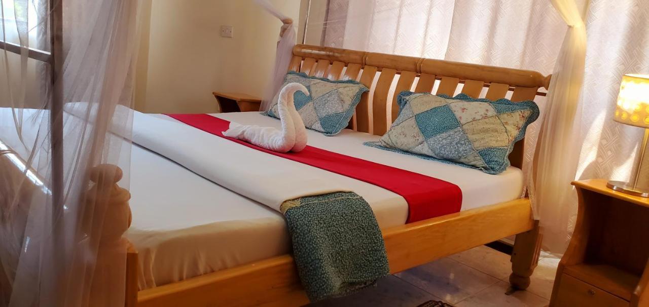 La Feve Beach Bed And Breakfast Entebbe 恩德培 外观 照片