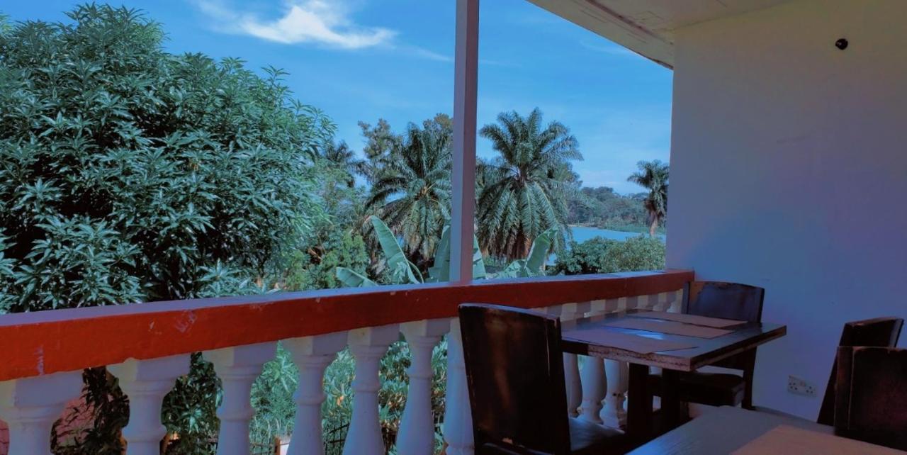 La Feve Beach Bed And Breakfast Entebbe 恩德培 外观 照片