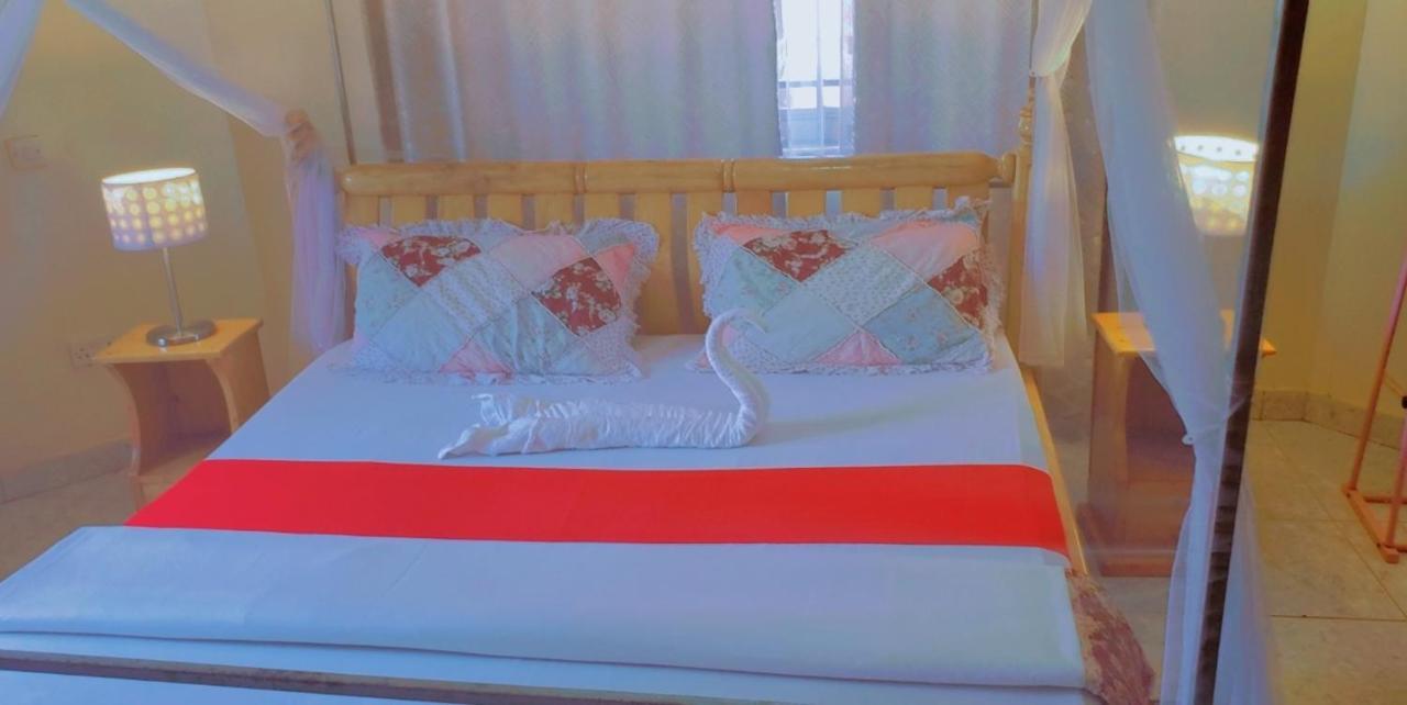 La Feve Beach Bed And Breakfast Entebbe 恩德培 外观 照片