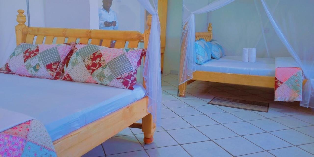La Feve Beach Bed And Breakfast Entebbe 恩德培 外观 照片