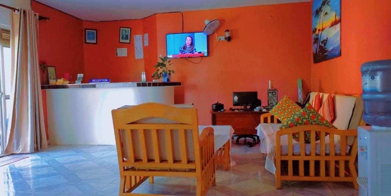 La Feve Beach Bed And Breakfast Entebbe 恩德培 外观 照片