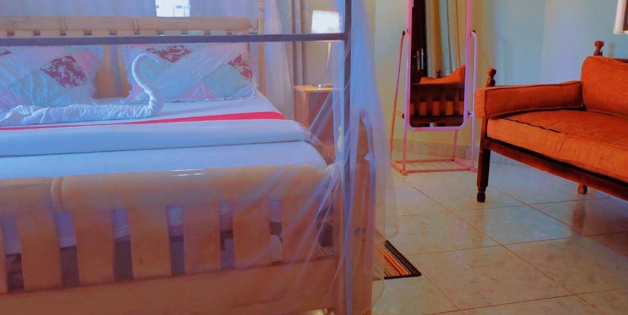 La Feve Beach Bed And Breakfast Entebbe 恩德培 外观 照片