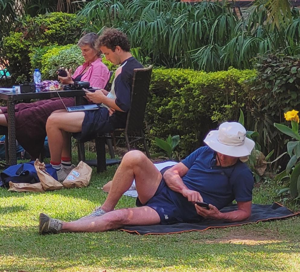 La Feve Beach Bed And Breakfast Entebbe 恩德培 外观 照片